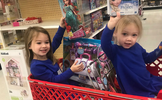 Anonymous Donor Gave Everyone $100 In A US Church Resulting In 100 Good Deeds