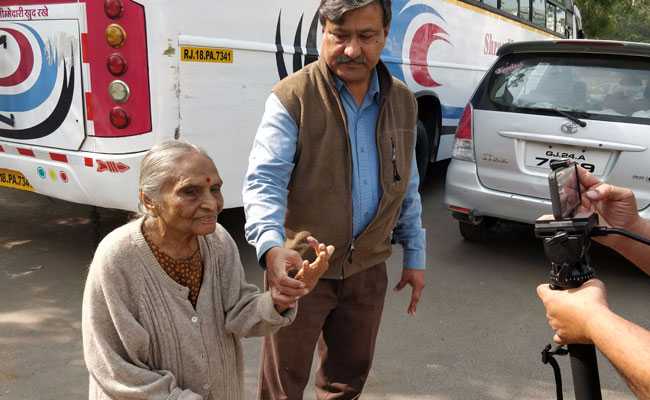 गुजरात चुनाव : वोट इसलिए... 'ताकि सब सुखी रहें, जिसे जो चाहिए वह मिले'