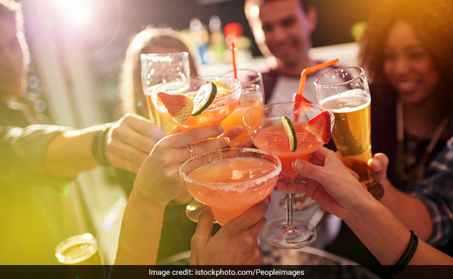 New Year 2022: Expert Tips On How To Plan Your Diet While Partying