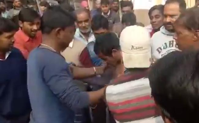 चाचा के साथ निकला था बाइक चोरी का 'हुनर' सीखने, रंगेहाथ पकड़ा गया, जमकर हुई पिटाई