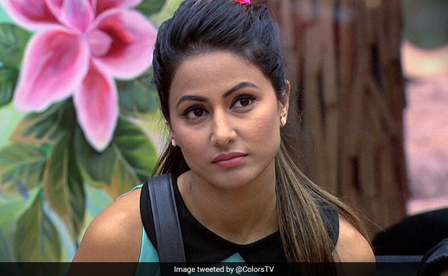 Bigg Boss 11: हिना खान ने सबको चटाई धूल, बन बैठी हैं घर की मास्टरमाइंड Bigg Boss 11: हिना खान ने सबको चटाई धूल, बन बैठी हैं घर की मास्टरमाइंड