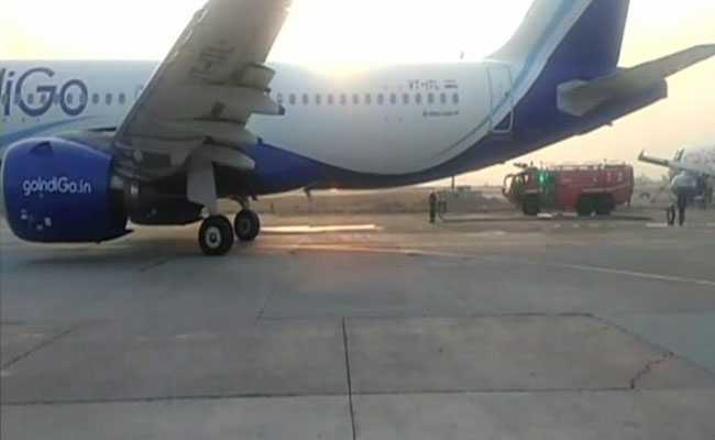 लैंडिंग के दौरान इंडिगो के विमान का फटा टायर, बाल-बाल बचे यात्री