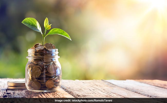 पहली नौकरी लगी है? इसी महीने से पैसा बचाना शुरू कर दें, जानें क्यों... : 4 जरूरी बातें