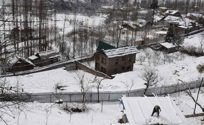 As National Capital Struggles With Smog, Kashmir Bans Burning Of Leaves