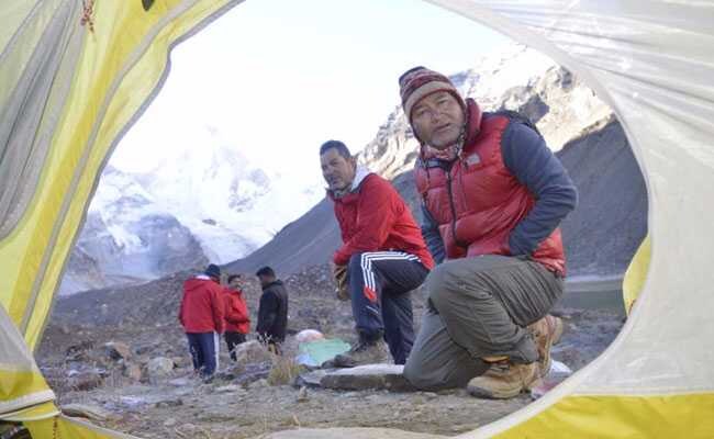 अब अपना ही रिकॉर्ड तोड़ने में जुटे छह बार एवरेस्ट फतह करने वाले लवराज सिंह अब अपना ही रिकॉर्ड तोड़ने में जुटे छह बार एवरेस्ट फतह करने वाले लवराज सिंह