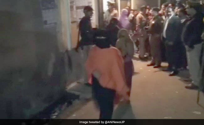 लखनऊ : एक मदरसे में पुलिस की जॉइंट टीम का छापा, 51 लड़कियां छुड़ाई गईं, मैनेजर गिरफ्तार