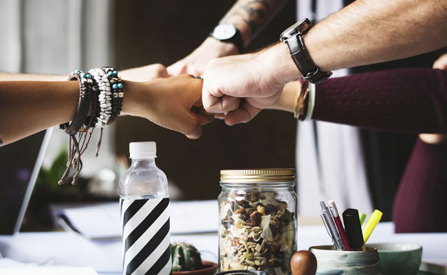 How To Make New Friends At Work (And How Not To)