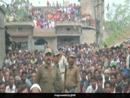 TMC, Congress Leaders Meet Family Of Bengal Man Killed In Rajasthan TMC, Congress Leaders Meet Family Of Bengal Man Killed In Rajasthan