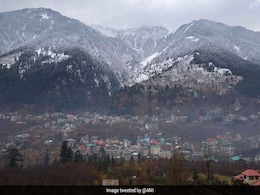 Manali Gets Season's First Snowfall Manali Gets Season's First Snowfall