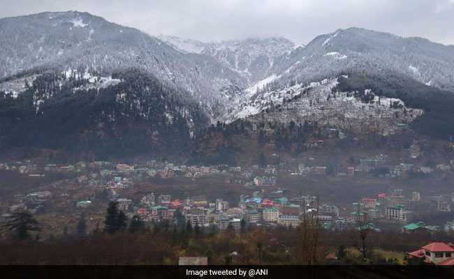 Manali Gets Season's First Snowfall