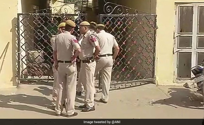 मानसरोवर पार्क के खूनी खेल की गुत्थी सुलझी, क्राइम ब्रांच ने पांच लोगों को धरा