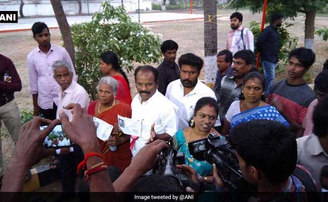 DMK's Candidate In Chennai's RK Nagar By-Polls Is A Local Resident