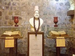 हुई मुद्दत कि ग़ालिब मर गया, पर याद आता है...  हुई मुद्दत कि ग़ालिब मर गया, पर याद आता है...