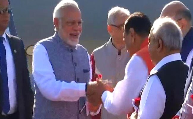 Swearing-In Ceremony LIVE Updates: Vijay Rupani Takes Oath As Gujarat Chief Minister Swearing-In Ceremony LIVE Updates: Vijay Rupani Takes Oath As Gujarat Chief Minister