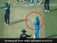 India vs Sri Lanka, 1st ODI: MS Dhoni Asks For Review Even Before Umpire Raises Finger, Gets It Bang On