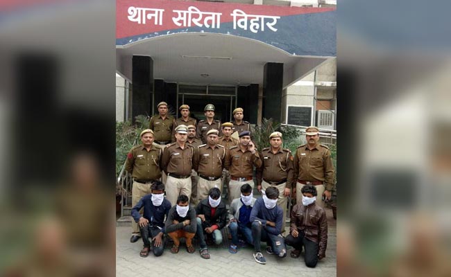 दिल्ली में कैब लूटने वाला गिरोह गिरफ्तार, तीन गाड़ियां बरामद