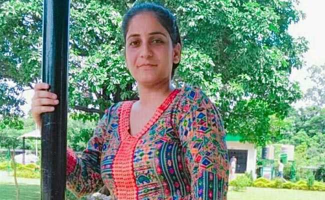 इस लड़की का तंग रिलीफ कैंप में देखा गया बड़ा सपना साकार हुआ