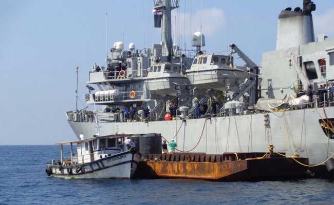 ओखी समुद्री तूफान :  लक्षद्वीप और मालदीव तक  नौसेना का बचाव और राहत अभियान जारी