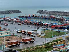 'ओखी' तूफान : केरल-लक्षद्वीप में हालात बेहतर, मुंबई में खतरा टला, नौसेना का पश्चिमी कमान अलर्ट पर