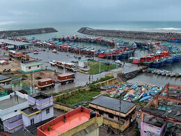 Cyclone Ockhi Batters Kerala, Tamil Nadu; Warships Sent For Rescue Operations Cyclone Ockhi Batters Kerala, Tamil Nadu; Warships Sent For Rescue Operations
