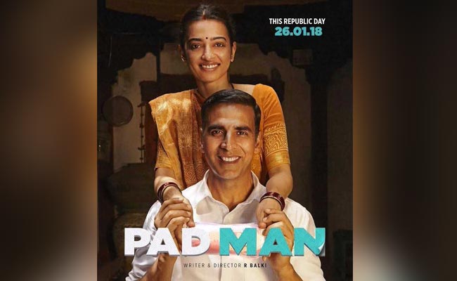'पैडमैन' का एक और पोस्टर हुआ रिलीज, अक्षय के साथ देसी अंदाज में राधिका आप्टे