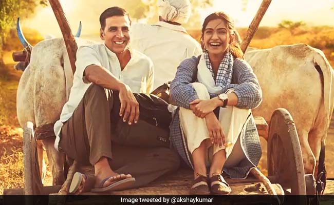 'पैडमैन' का 'मोशन पोस्टर' हुआ रिलीज, अक्षय कुमार और सोनम कपूर की आवाज सुन सकेंगे आप 'पैडमैन' का 'मोशन पोस्टर' हुआ रिलीज, अक्षय कुमार और सोनम कपूर की आवाज सुन सकेंगे आप