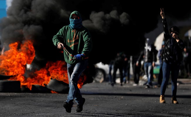 1 Dead, Scores Hurt In Palestinian 'Day Of Rage' Over Jerusalem