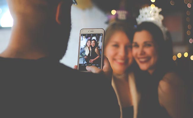 6 Ways To Prevent Breakouts From Ruining The NYE Party