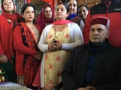 हिमाचल प्रदेश में सत्ता हासिल करने के बावजूद बीजेपी को लगा दोहरा 'झटका'