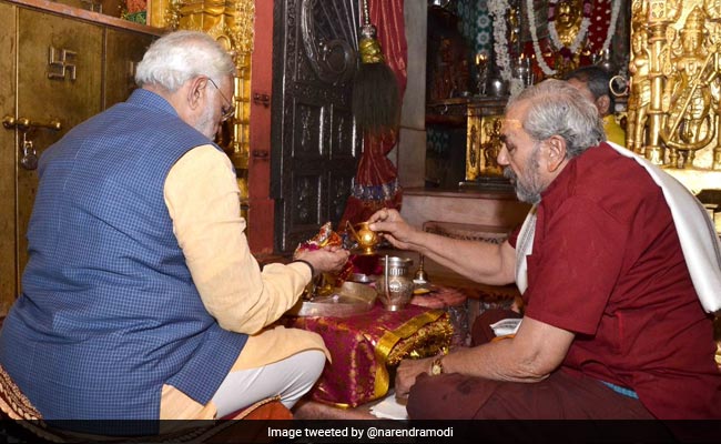 pm modi in ambaji temple twitter 650