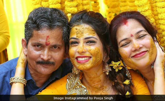 <i>Diya Aur Baati Hum</i> Actress Pooja Singh Posts Pics From Her Wedding