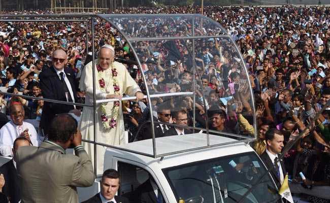 Pope Francis Leads Dhaka Mass Before Rohingya Meeting