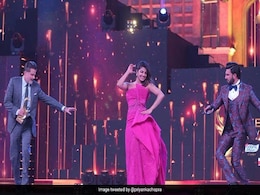 Priyanka Chopra's <I>Dil Dhadakne Do</i> Reunion While Dancing At Award Show Priyanka Chopra's <I>Dil Dhadakne Do</i> Reunion While Dancing At Award Show