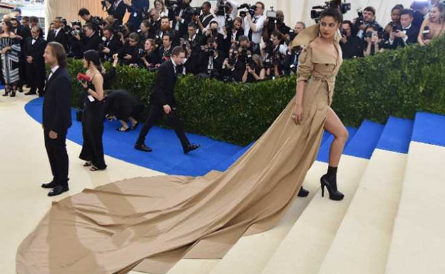 2017 In Review: Priyanka Chopra And The Dress That Launched A 1,000 Memes