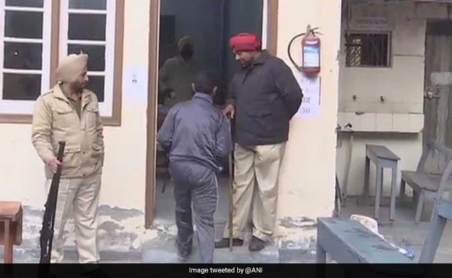 पंजाब निकाय चुनाव : तीन नगर निगमों, 29 नगर पालिका परिषदों, नगर पंचायतों के लिए मतदान जारी