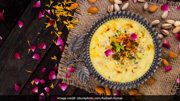 4-Ingredient Custard Apple <i>Rabdi</i> Is The Easiest Way To End Your Meal With A Sweet Surprise!