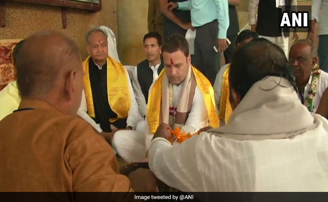 गुजरात के डाकोर में राहुल गांधी ने रणछोड़ जी मंदिर में की पूजा