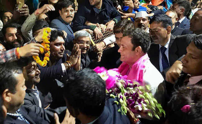 Fireworks, Handshakes And Garlands Welcome Rahul Gandhi At His Delhi Residence