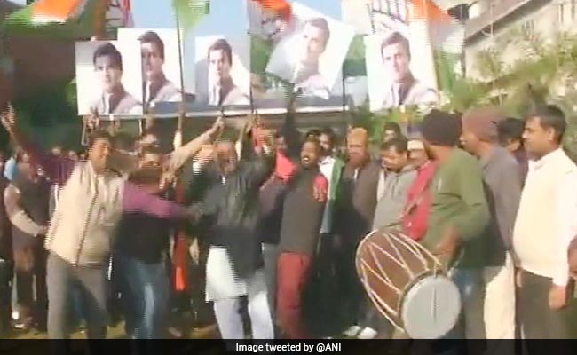 Photos में देखें किस तरह राहुल गांधी के अध्यक्ष बनने पर जश्न में झूम रहे हैं समर्थक