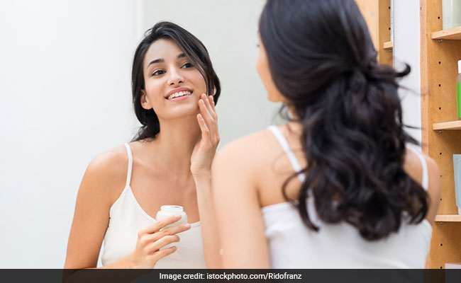 Dermatologist Reveals What Is The Right Age To Start Using Retinol Dermatologist Reveals What Is The Right Age To Start Using Retinol