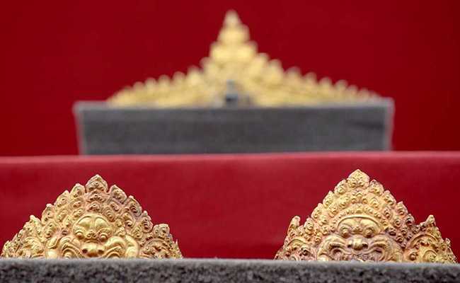 Looted Angkor Jewellery Returned To Cambodia