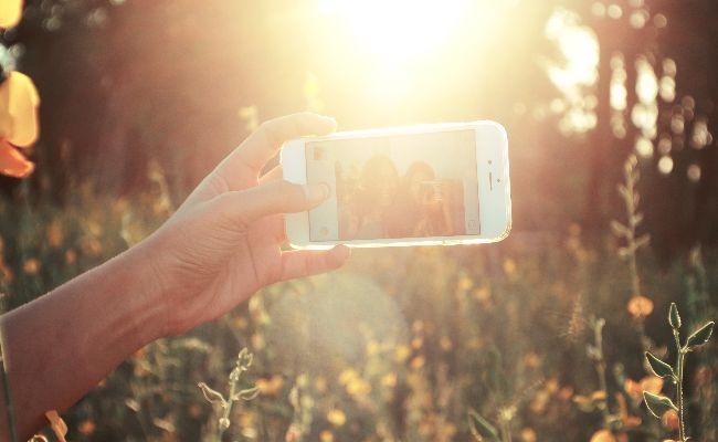 How To Take The Perfect Selfie - 6 Really Simple Hacks