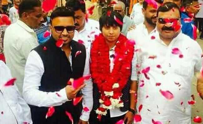 यूपी निकाय चुनाव : बीजेपी कैंडिडेट को हराकर लखनऊ नगर निगम की सबसे युवा पार्षद बनीं सादिया रफीक