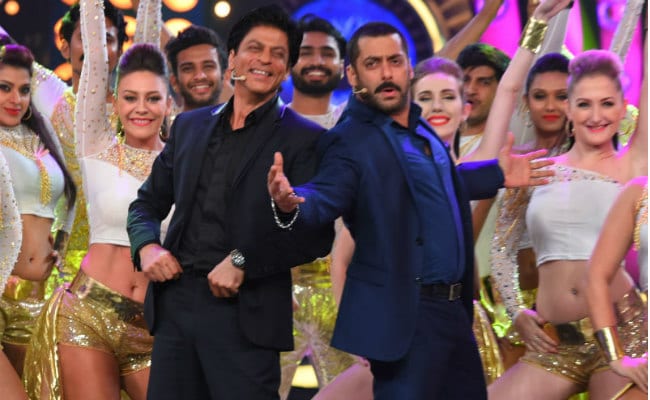 Shah Rukh Khan Sings A Birthday Wish For Salman Khan