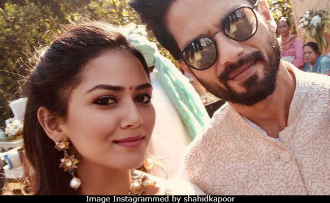 Viral: This Photo Of Shahid Kapoor And Mira Rajput Wins '<I>Jodi</i> No. 1' Award