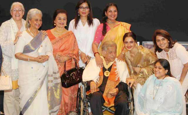 Recap: Shashi Kapoor With 8 Heroines In Epic Photo