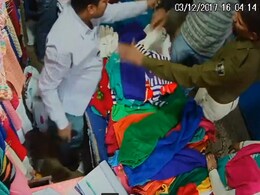 पैसा मांगने पर पुलिसवालों ने पहले दुकानदार को धमकाया फिर की पिटाई, SDM ने दिया कार्रवाई का भरोसा पैसा मांगने पर पुलिसवालों ने पहले दुकानदार को धमकाया फिर की पिटाई, SDM ने दिया कार्रवाई का भरोसा