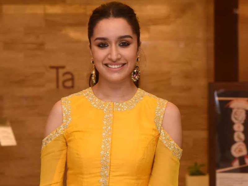 Shraddha Kapoor Tried The Upside Down Eyeliner Trend & So Should You