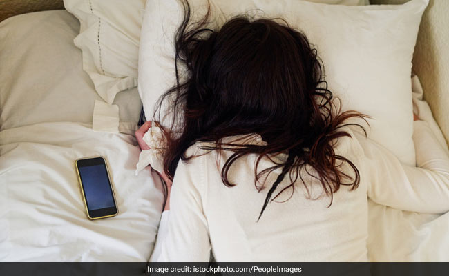 Irregular Sleep In Menopause May Be Linked To Hot Flashes, Depression; Try These Foods For Sleep!