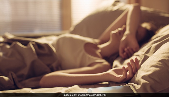 Sleeping Diet Tips: रात को नींद लेने में हो रही है परेशानी? एक अच्छी नींद के लिए डाइट में करें ये बदलाव!